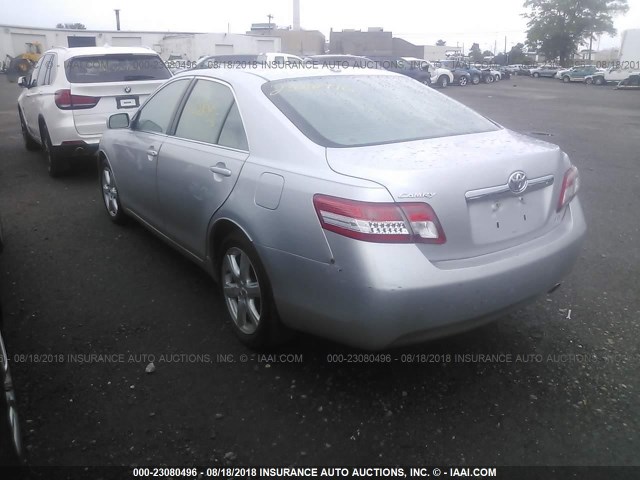 4T1BF3EK7BU137169 - 2011 TOYOTA CAMRY SE/LE/XLE 银色 照片 3