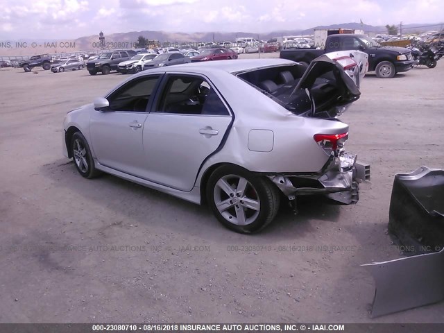 4T1BF1FKXCU590299 - 2012 TOYOTA CAMRY SE/LE/XLE SILVER photo 3