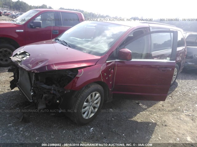 2C4RVABG3CR277132 - 2012 VOLKSWAGEN ROUTAN SE RED photo 2