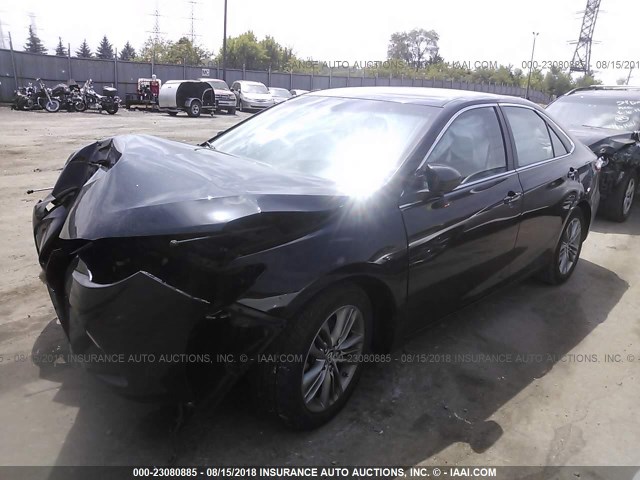 4T1BF1FK3FU880985 - 2015 TOYOTA CAMRY LE/XLE/SE/XSE BLACK photo 2