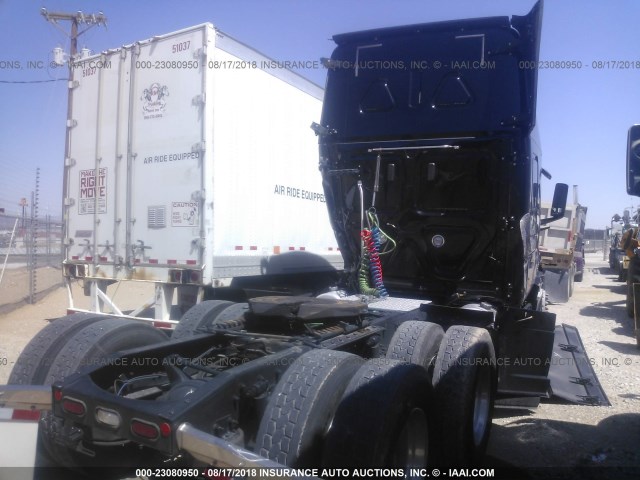 3AKJHHDR4JSJP8785 - 2018 FREIGHTLINER CASCADIA 126  BLACK photo 4