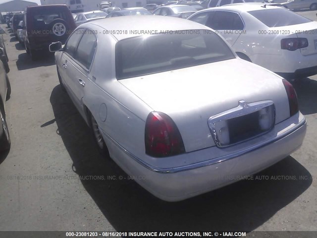 1LNHM81W5YY938190 - 2000 LINCOLN TOWN CAR EXECUTIVE WHITE photo 3