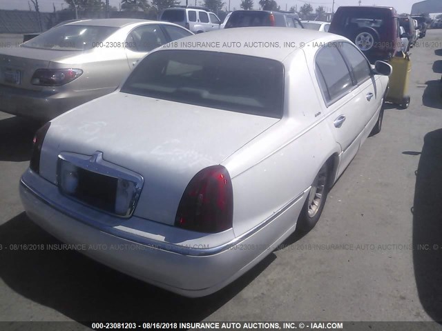 1LNHM81W5YY938190 - 2000 LINCOLN TOWN CAR EXECUTIVE WHITE photo 4