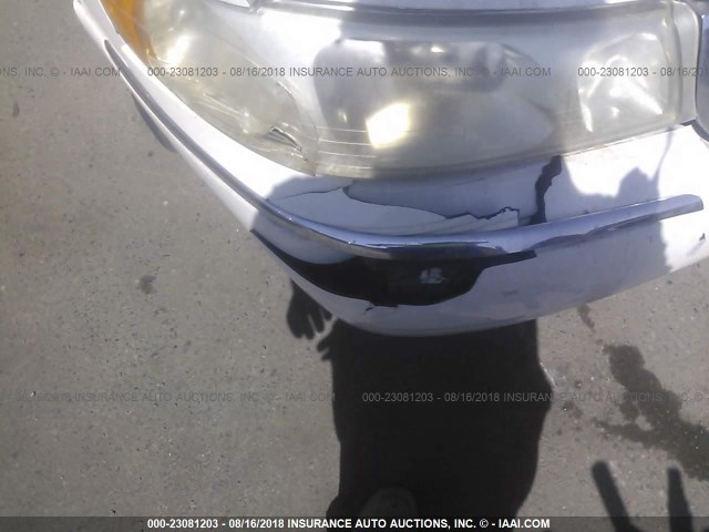 1LNHM81W5YY938190 - 2000 LINCOLN TOWN CAR EXECUTIVE WHITE photo 6