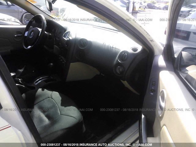 2G2WP552771132673 - 2007 PONTIAC GRAND PRIX WHITE photo 5