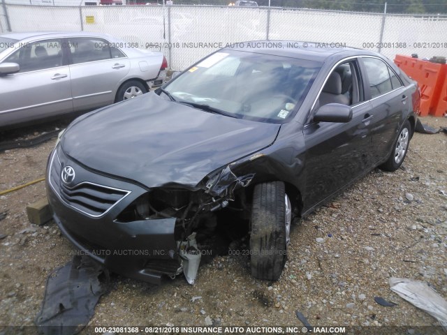 4T4BF3EK4BR093637 - 2011 TOYOTA CAMRY SE/LE/XLE 灰色 照片 2