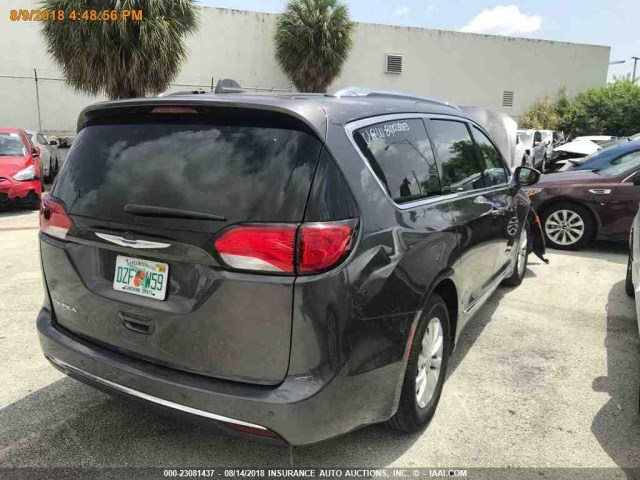 2C4RC1BG1JR210886 - 2018 CHRYSLER PACIFICA TOURING L GRAY photo 14