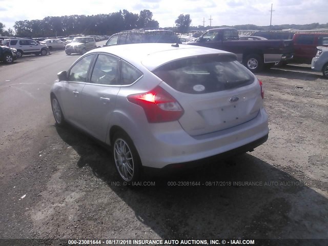 1FAHP3N21CL129917 - 2012 FORD FOCUS TITANIUM SILVER photo 3