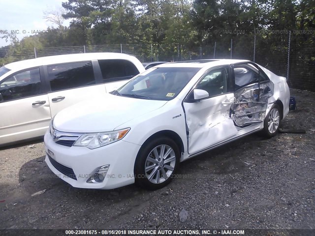 4T1BD1FK3CU026113 - 2012 TOYOTA CAMRY HYBRID/LE/XLE 白色 照片 2