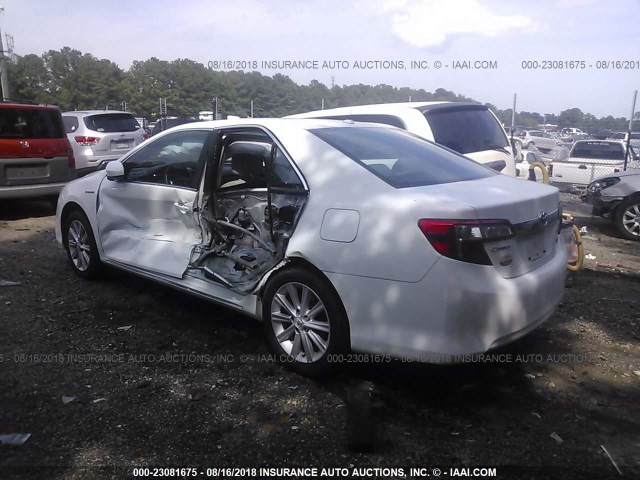 4T1BD1FK3CU026113 - 2012 TOYOTA CAMRY HYBRID/LE/XLE WHITE photo 3