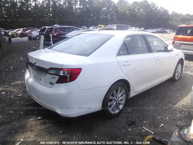 4T1BD1FK3CU026113 - 2012 TOYOTA CAMRY HYBRID/LE/XLE WHITE photo 4