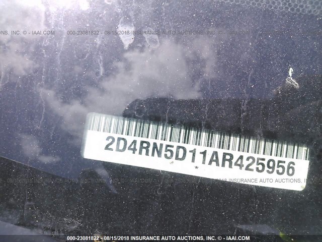 2D4RN5D11AR425956 - 2010 DODGE GRAND CARAVAN SXT WHITE photo 9