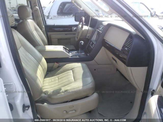 5LMFU27536LJ21617 - 2006 LINCOLN NAVIGATOR Beyaz fotoğraf 5