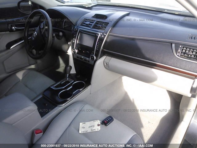 4T1BK1FK8CU015906 - 2012 TOYOTA CAMRY SE/XLE GRAY photo 5