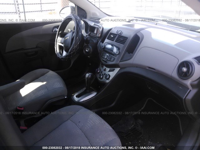 1G1JA5SH5C4159118 - 2012 CHEVROLET SONIC LS 黑色 照片 5