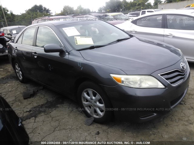 4T1BF3EKXBU142009 - 2011 TOYOTA CAMRY SE/LE/XLE ნაცრისფერი ფოტო 1