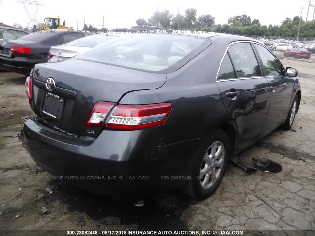 4T1BF3EKXBU142009 - 2011 TOYOTA CAMRY SE/LE/XLE ნაცრისფერი ფოტო 4