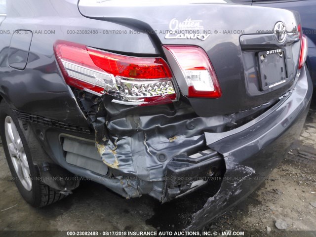 4T1BF3EKXBU142009 - 2011 TOYOTA CAMRY SE/LE/XLE ნაცრისფერი ფოტო 6