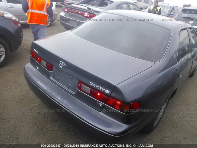 JT2BF28K0W0093192 - 1998 TOYOTA CAMRY LE/XLE 灰色 照片 4