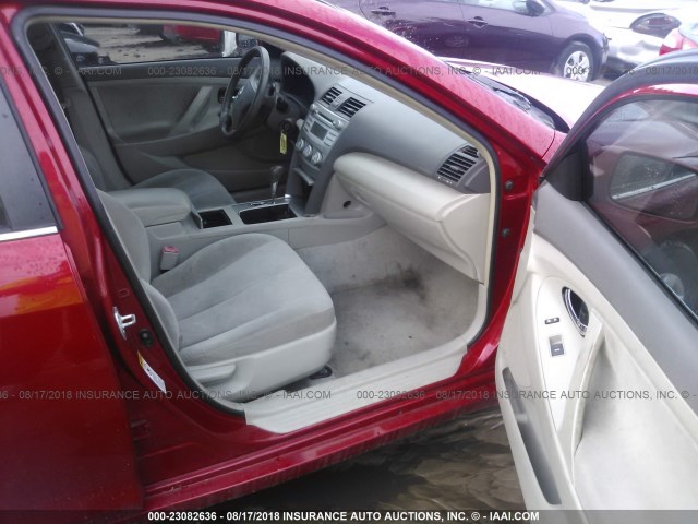4T1BF3EK5AU048523 - 2010 TOYOTA CAMRY SE/LE/XLE RED photo 5