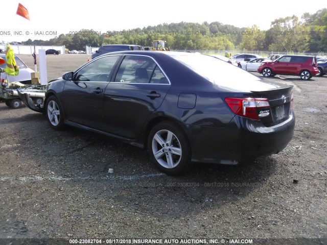 4T1BF1FK3CU094437 - 2012 TOYOTA CAMRY SE/LE/XLE GRAY photo 3