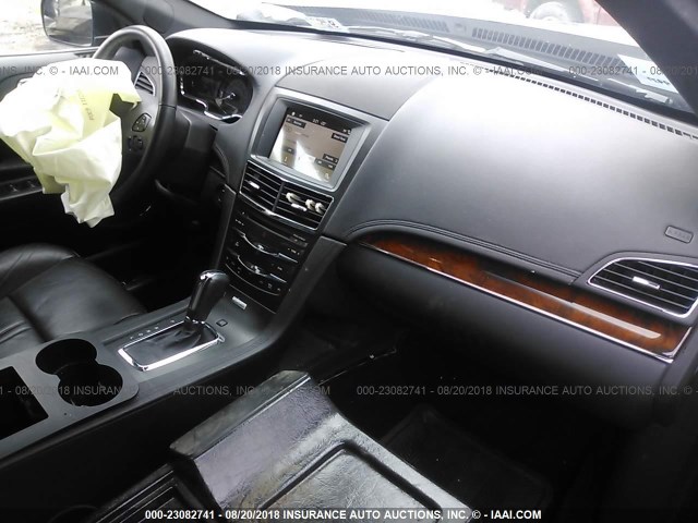 2L1MJ5LK4GBL00168 - 2016 LINCOLN MKT BLACK photo 5