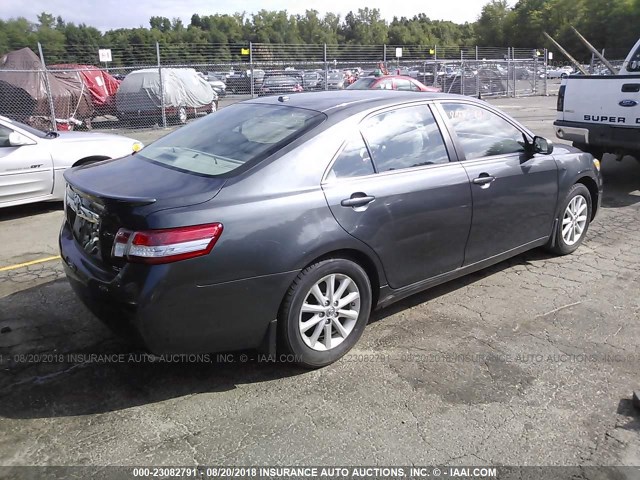 4T1BK3EK0AU606337 - 2010 TOYOTA CAMRY SE/LE/XLE ნაცრისფერი ფოტო 4
