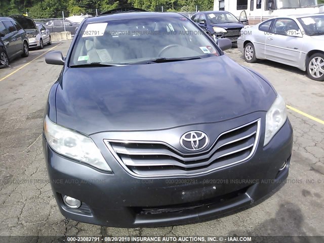 4T1BK3EK0AU606337 - 2010 TOYOTA CAMRY SE/LE/XLE ნაცრისფერი ფოტო 6