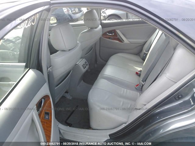 4T1BK3EK0AU606337 - 2010 TOYOTA CAMRY SE/LE/XLE ნაცრისფერი ფოტო 8