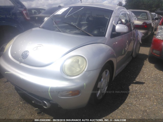 3VWBB61C9WM014951 - 1998 VOLKSWAGEN NEW BEETLE 银色 照片 2