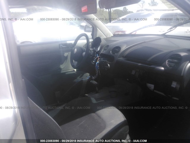 3VWBB61C9WM014951 - 1998 VOLKSWAGEN NEW BEETLE 银色 照片 5