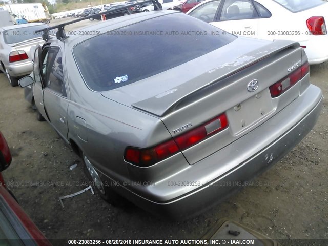 JT2BG22K4X0349275 - 1999 TOYOTA CAMRY LE/XLE 金色 照片 3
