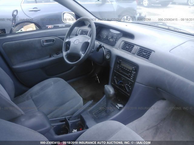 4T1BG22K51U818358 - 2001 TOYOTA CAMRY CE/LE/XLE 棕色 照片 5