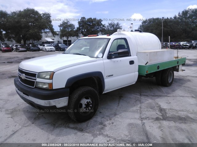 1GBJC34U36E171674 - 2006 CHEVROLET SILVERADO C3500 WHITE photo 2