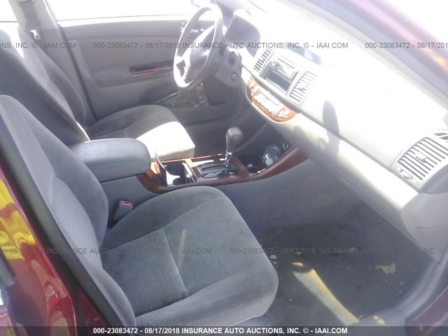 JTDBE32K230185070 - 2003 TOYOTA CAMRY LE/XLE RED photo 5