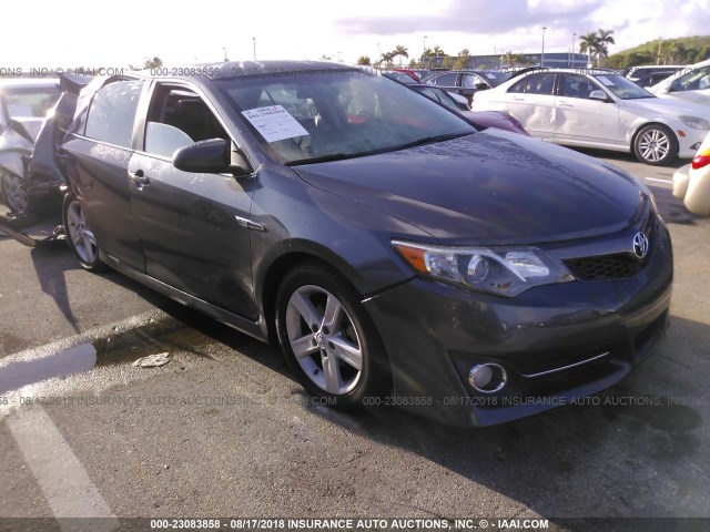 4T1BF1FK6EU404955 - 2014 TOYOTA CAMRY L/SE/LE/XLE ნაცრისფერი ფოტო 1