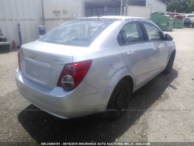 1G1JA5SH0D4152708 - 2013 CHEVROLET SONIC LS 银色 照片 4