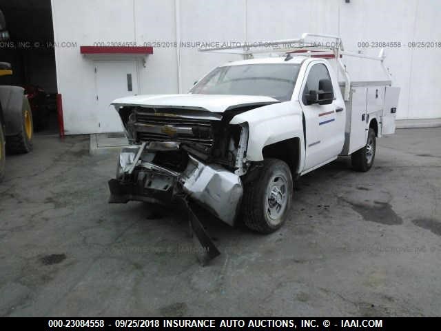 1GB0CUEG1FZ516476 - 2015 CHEVROLET SILVERADO C2500 HEAVY DUTY WHITE photo 2