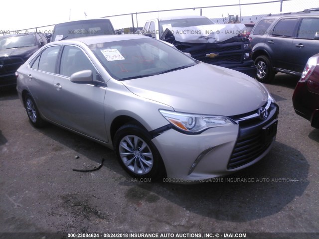 4T1BF1FK3HU329183 - 2017 TOYOTA CAMRY LE/XLE/SE/XSE 棕色 照片 1