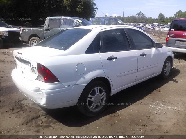 1FAFP34P03W183101 - 2003 FORD FOCUS SE/SE COMFORT/SE SPORT WHITE photo 4