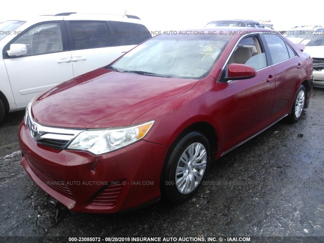 4T1BF1FK0DU655680 - 2013 TOYOTA CAMRY L/SE/LE/XLE წითელი ფოტო 2