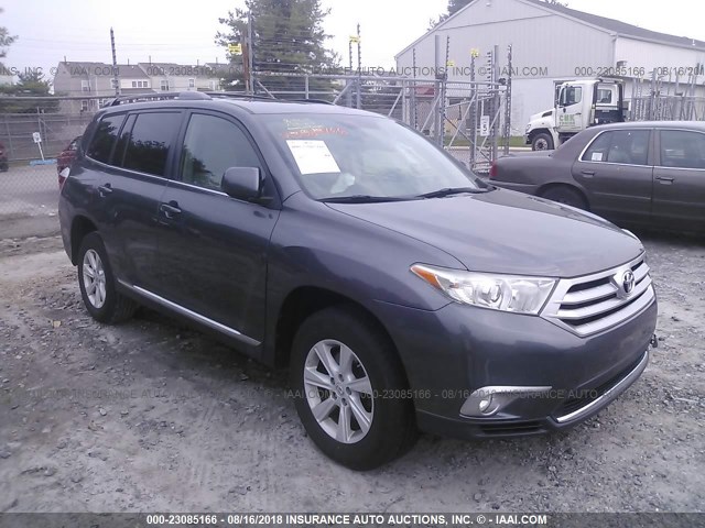 5TDZA3EH3CS025688 - 2012 TOYOTA HIGHLANDER SE GRAY photo 1