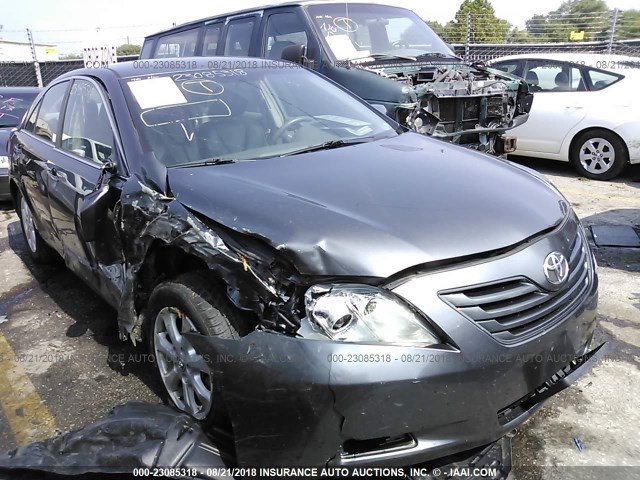 4T4BE46K78R028071 - 2008 TOYOTA CAMRY CE/LE/XLE/SE GRAY photo 1