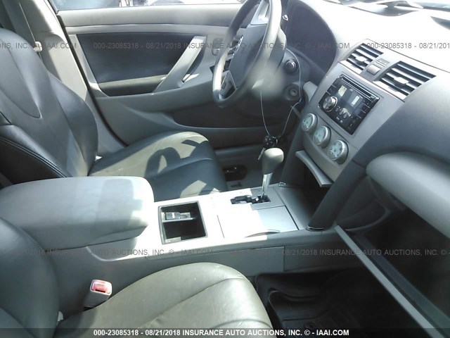 4T4BE46K78R028071 - 2008 TOYOTA CAMRY CE/LE/XLE/SE GRAY photo 5