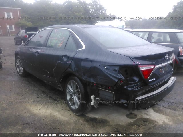 4T1BF1FK3HU301822 - 2017 TOYOTA CAMRY LE/XLE/SE/XSE 灰色 照片 3