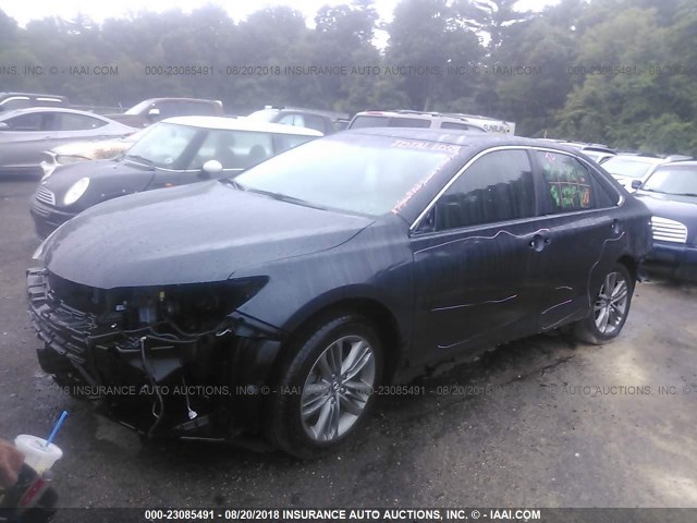 4T1BF1FK3HU301822 - 2017 TOYOTA CAMRY LE/XLE/SE/XSE 灰色 照片 6