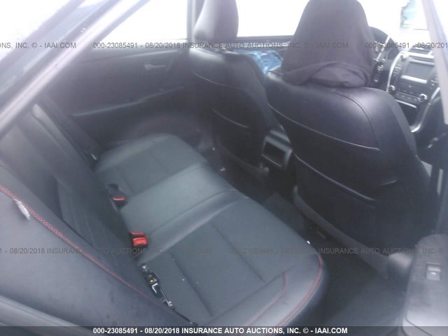 4T1BF1FK3HU301822 - 2017 TOYOTA CAMRY LE/XLE/SE/XSE 灰色 照片 8