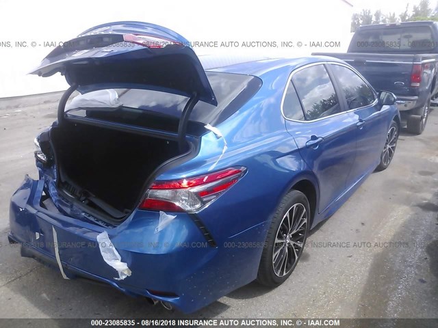 4T1B11HKXJU046295 - 2018 TOYOTA CAMRY L/LE/XLE/SE/XSE BLUE photo 4