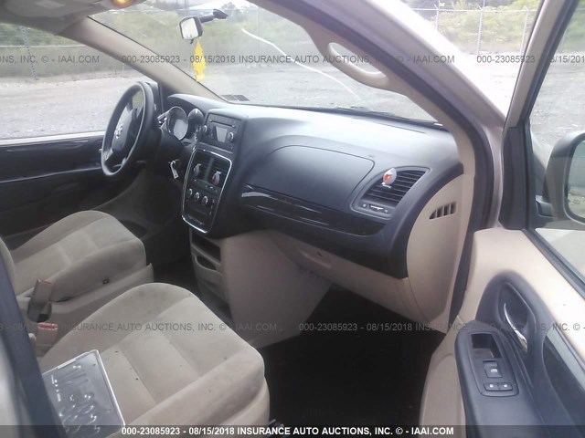 2C4RDGBG4ER384523 - 2014 DODGE GRAND CARAVAN SE GRAY photo 5