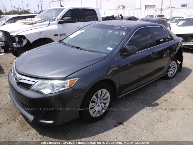 4T4BF1FK2DR304520 - 2013 TOYOTA CAMRY L/SE/LE/XLE GRAY photo 2